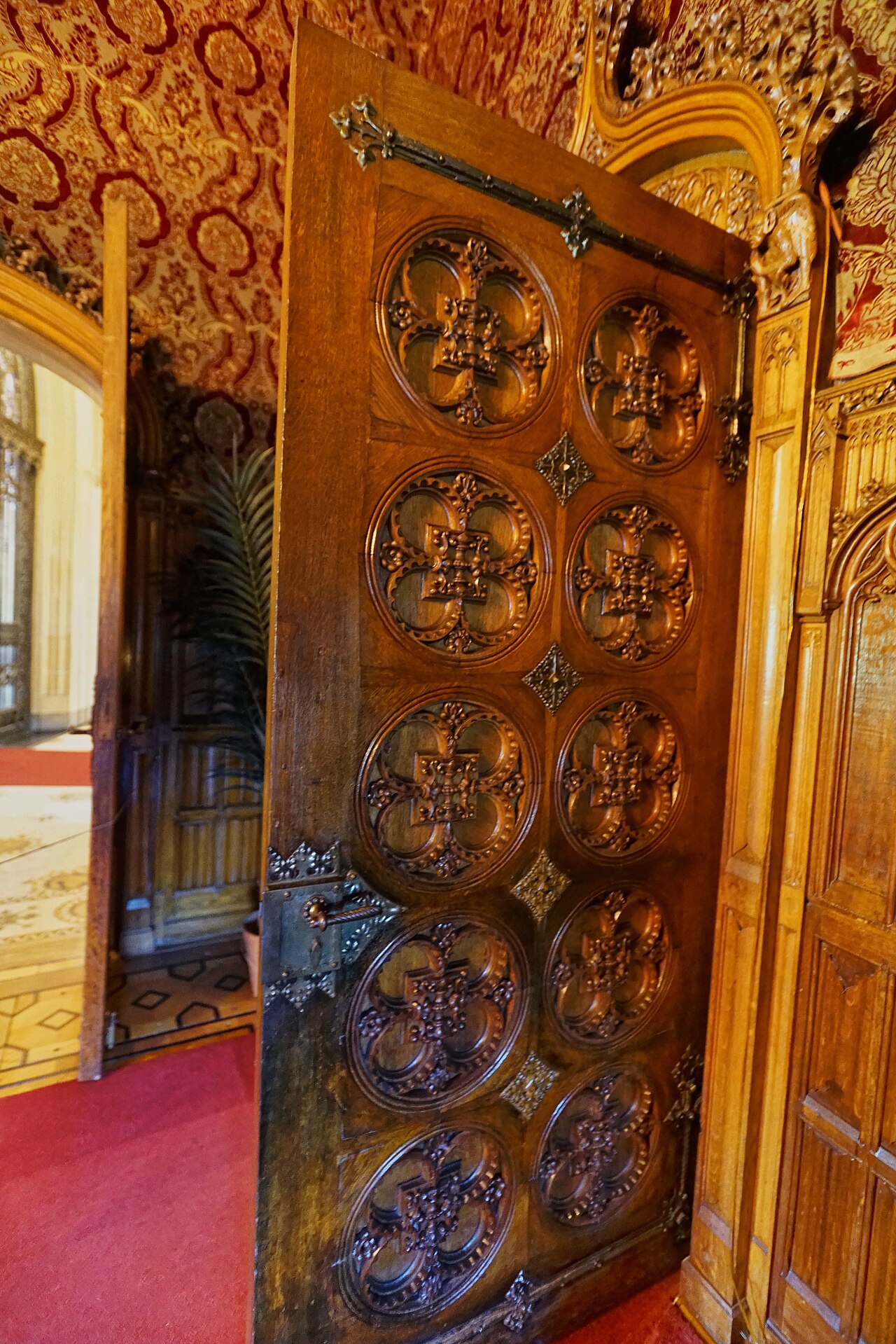 What causes doors to stick in summer and how to fix them