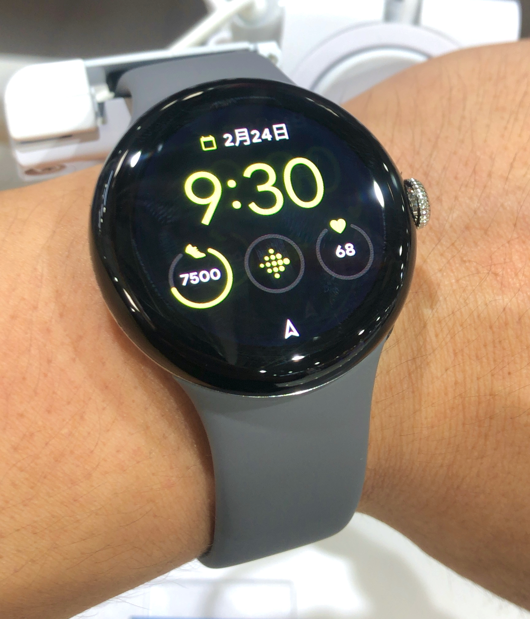 eSIM for smartwatch: how it works and what it can do alone