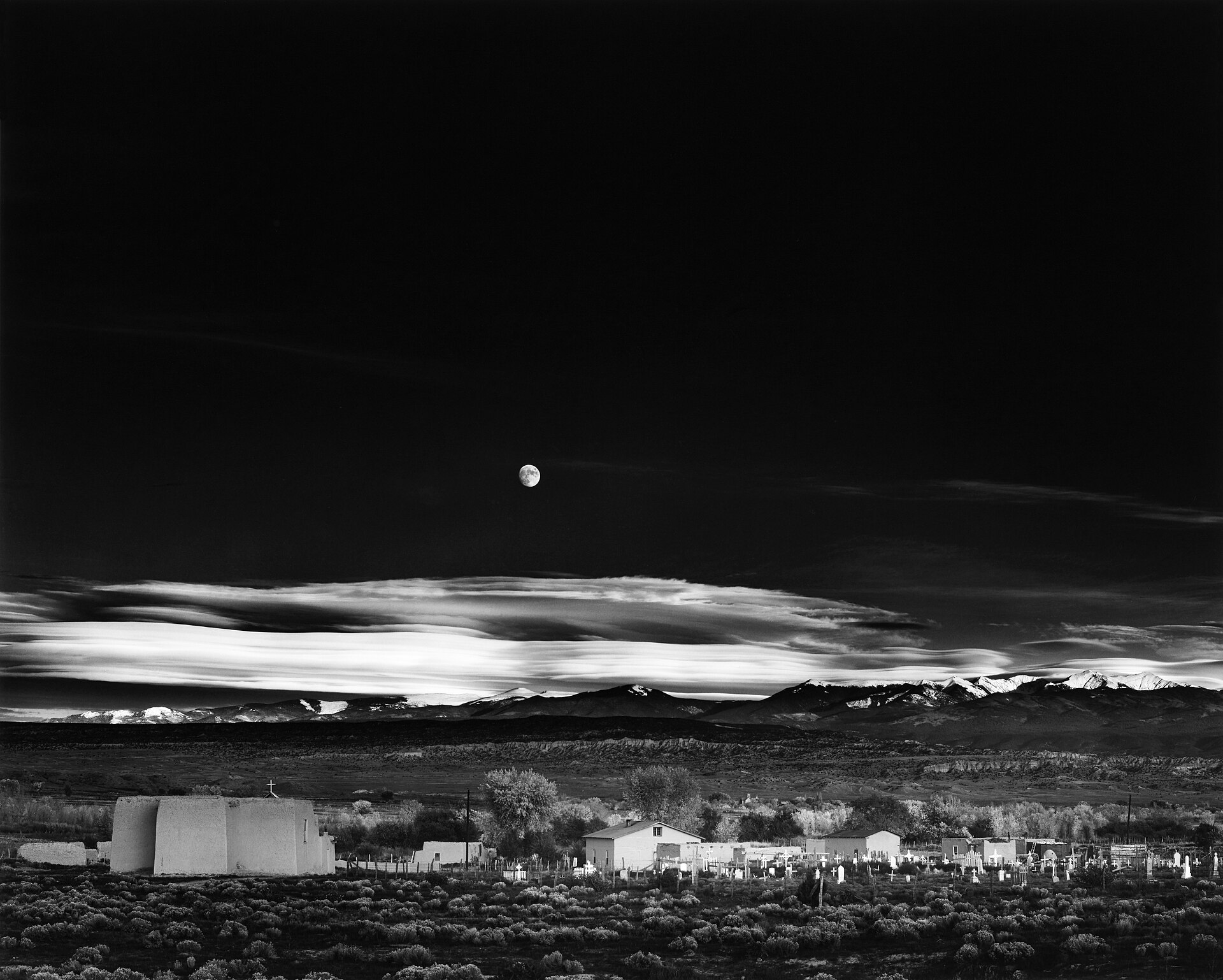 Why Does the Moon Look Bigger Near the Horizon? Scientists Explain