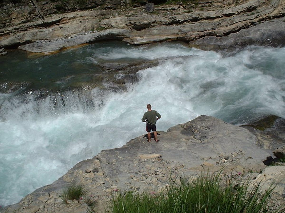How to Read a River Current Before Swimming or Kayaking